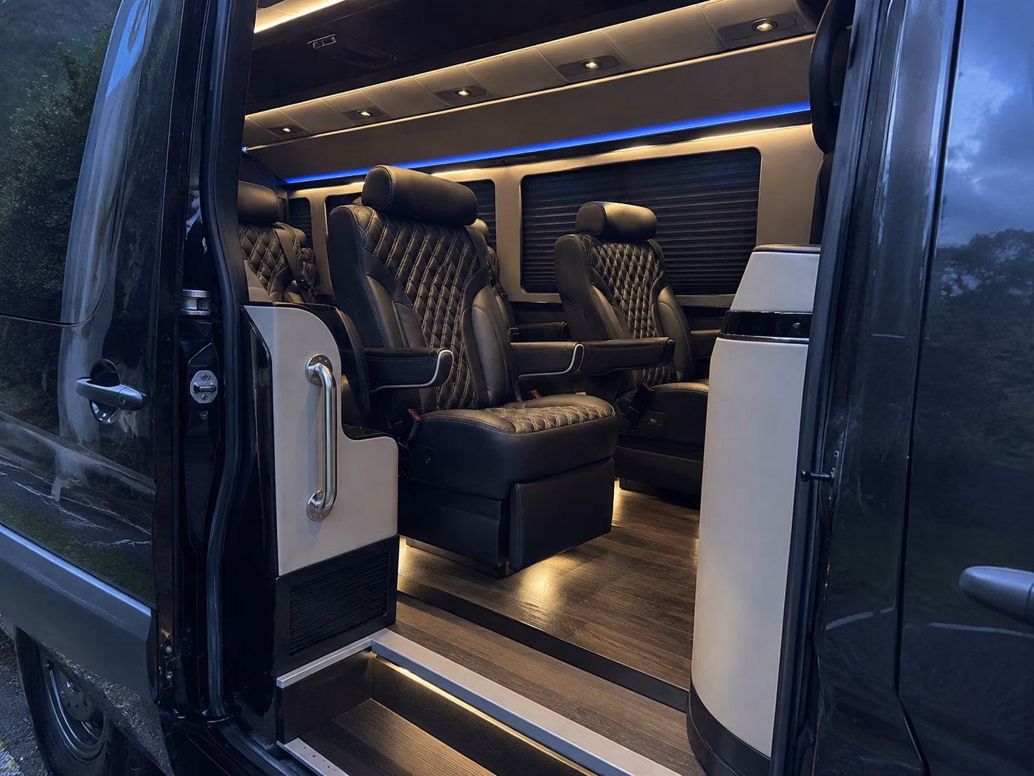 find the perfect transportation for your next airport transfer 4